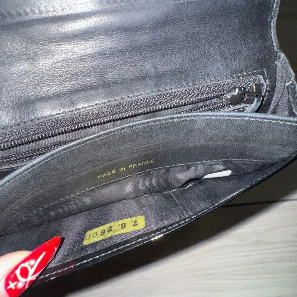 vintage Chanel black patent leather CC logo wallet/clutch   Comes with Authentic